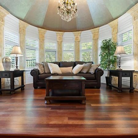 French Chateau W/Swim Spa & Theatre: 11,700 Sqft YYC Exterior foto