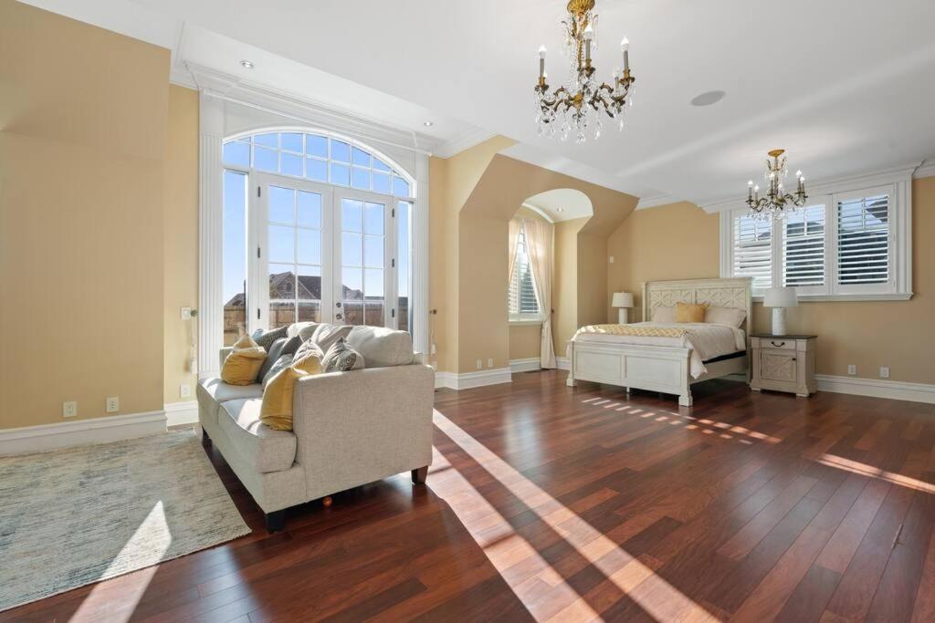 French Chateau W/Swim Spa & Theatre: 11,700 Sqft YYC Exterior foto