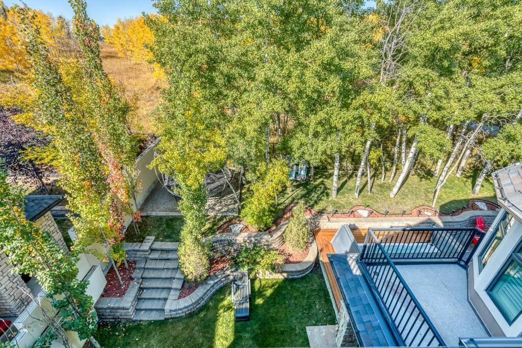 French Chateau W/Swim Spa & Theatre: 11,700 Sqft YYC Exterior foto