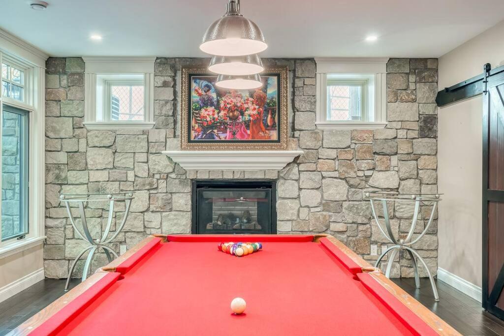 French Chateau W/Swim Spa & Theatre: 11,700 Sqft YYC Exterior foto